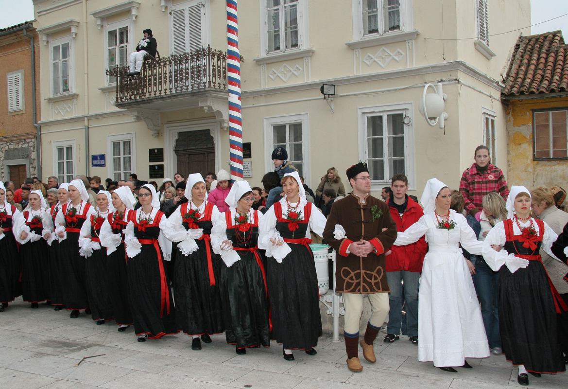 Novljanski Mesopust – Karneval in Novi Vinodolski, kulturelles Erbe, das man erleben soll!